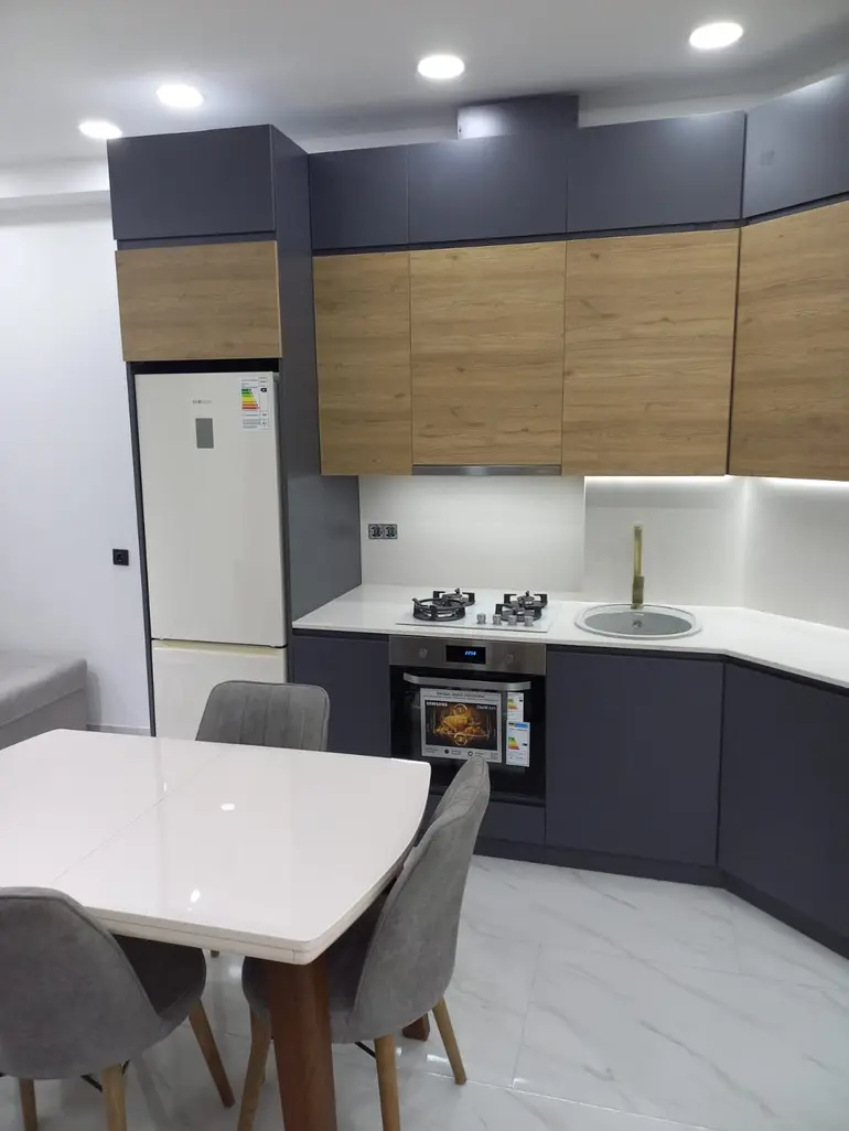 ქირავდება 3 ოთახიანი ბინა ორთაჭალაში