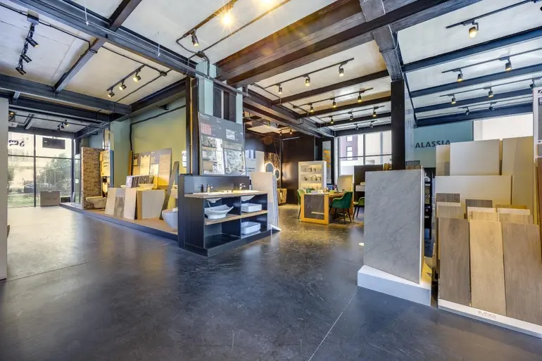 Universal commercial area for rent in digomi