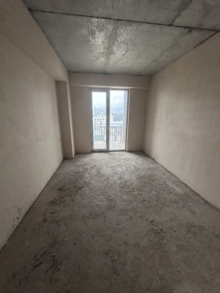 იყიდება 4 ოთახიანი ბინა დიღმის მასივში