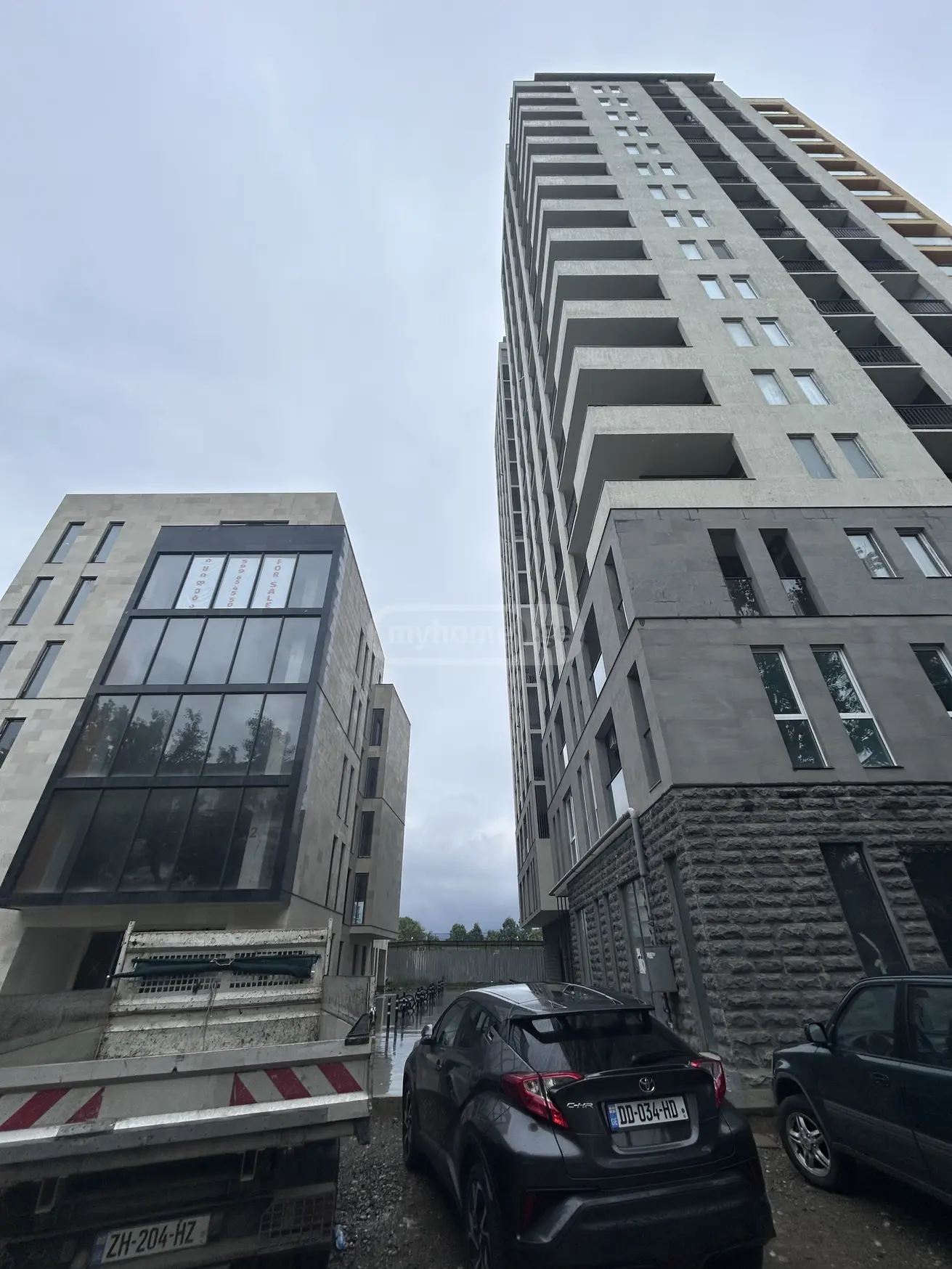 იყიდება 4 ოთახიანი ბინა დიღმის მასივში