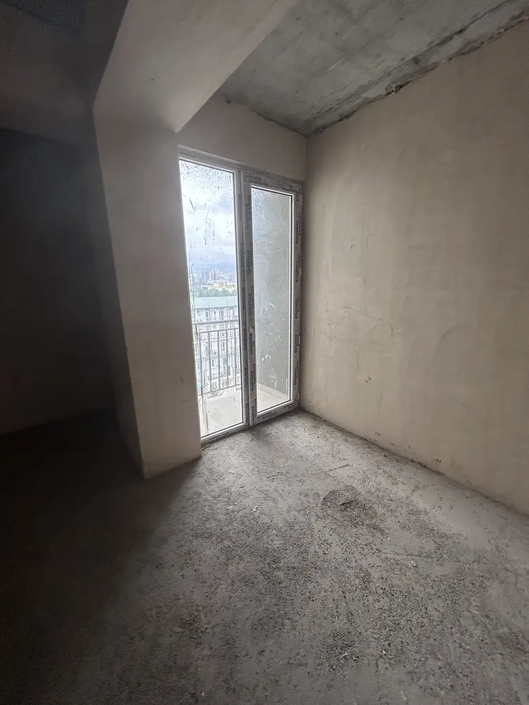 იყიდება 4 ოთახიანი ბინა დიღმის მასივში