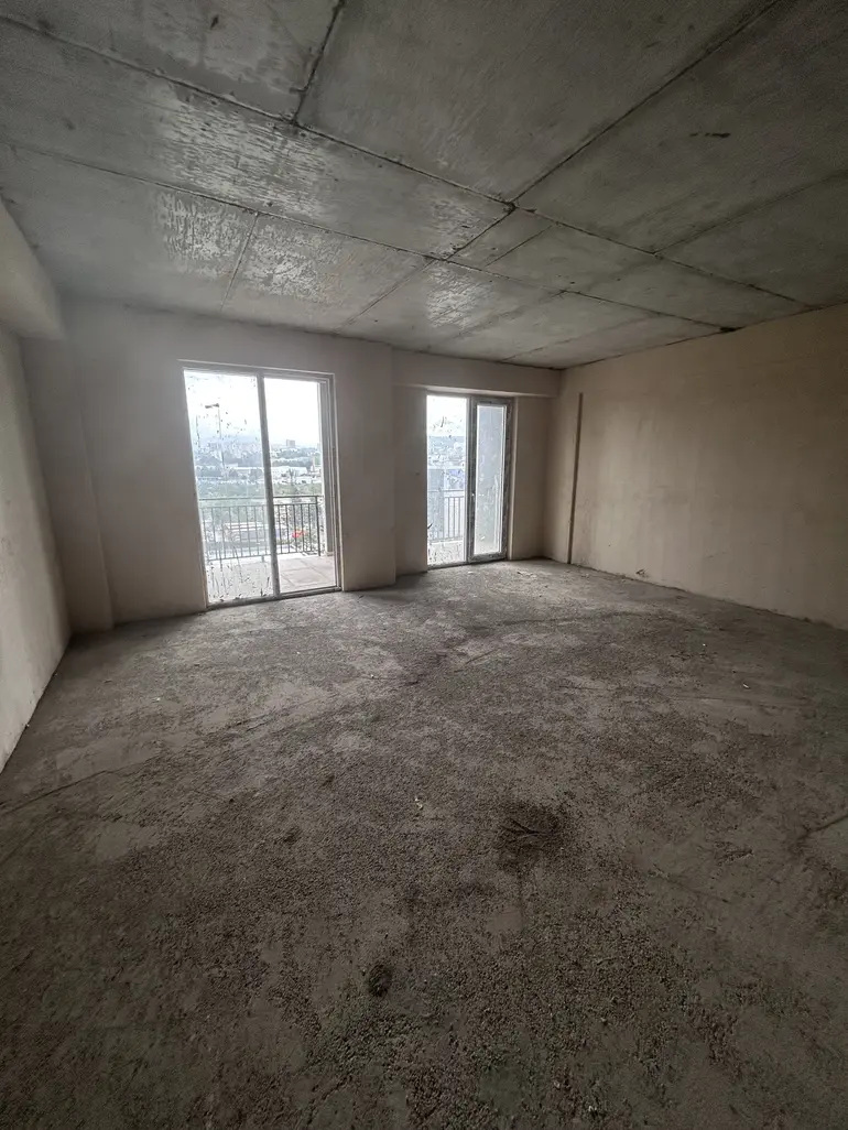 იყიდება 4 ოთახიანი ბინა დიღმის მასივში