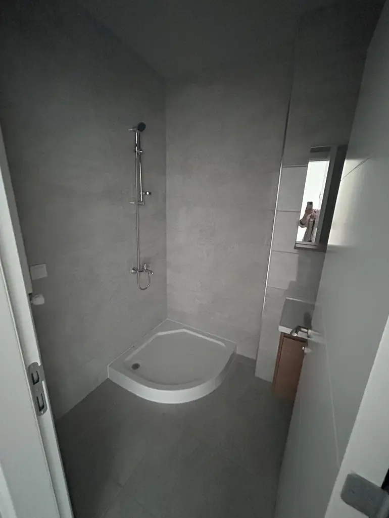 იყიდება 2 ოთახიანი ბინა დიღომი 1-9-ში