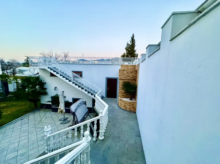 10+ room hotel for sale in elia