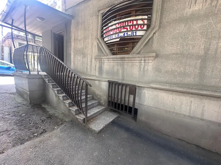 Universal commercial area for rent on moscow ave