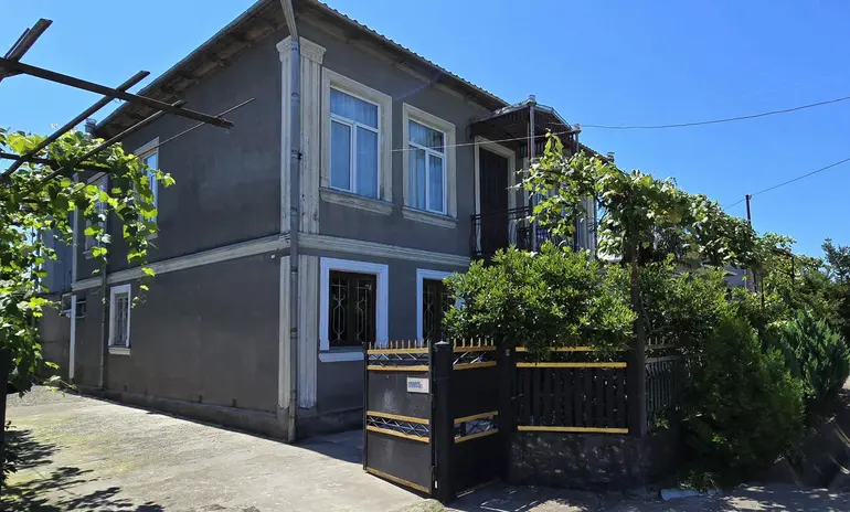 10+ room private house for sale in foti