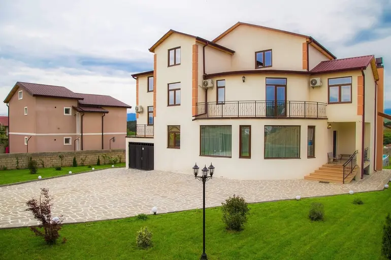 9 room private house for rent in ivertuban