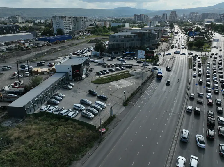 Universal commercial area for rent in digomi