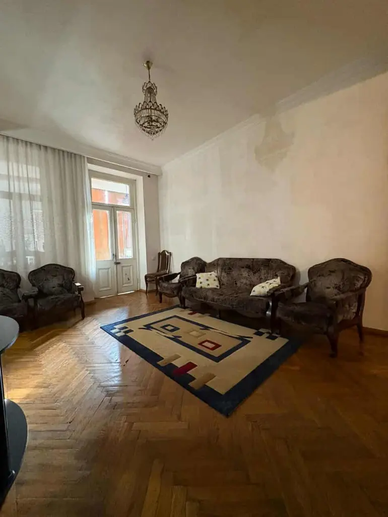6 room apartment for sale in chugureti