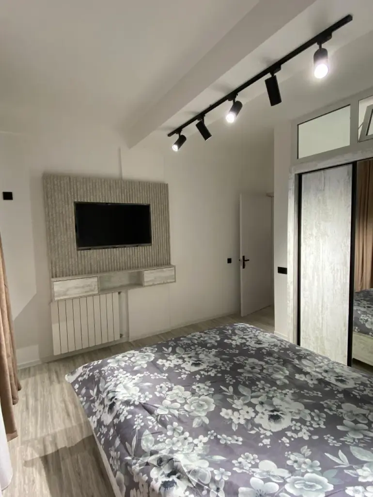 ქირავდება 3 ოთახიანი ბინა ორთაჭალაში