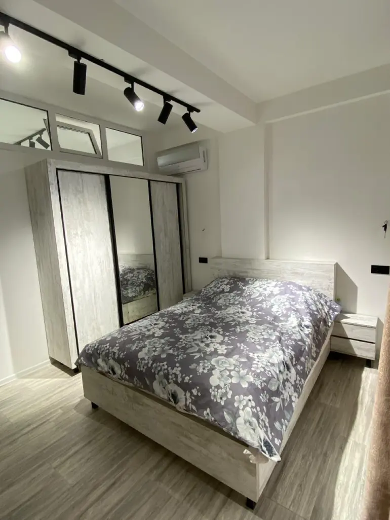 ქირავდება 3 ოთახიანი ბინა ორთაჭალაში