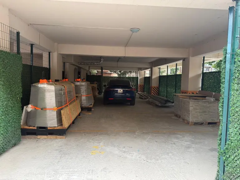 Universal commercial area for sale in didube