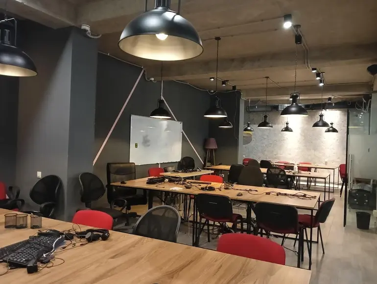 Universal commercial area for rent in tbilisi