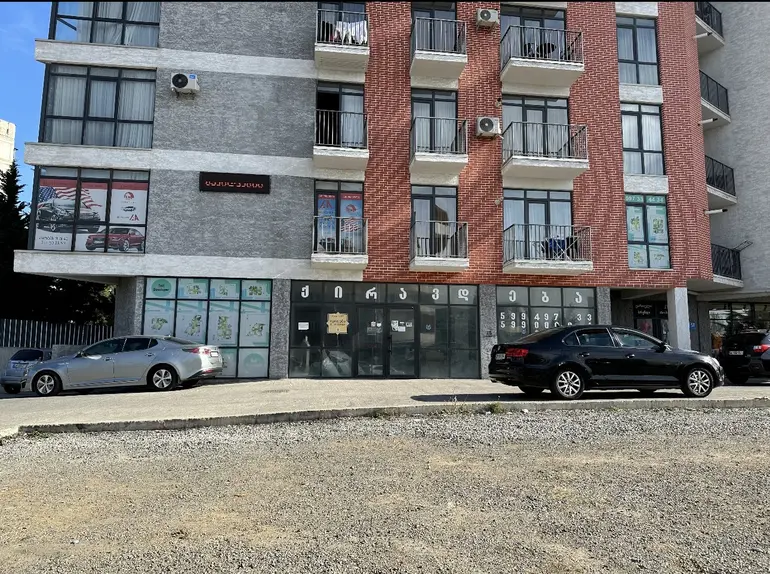 Universal commercial area for rent in gldani