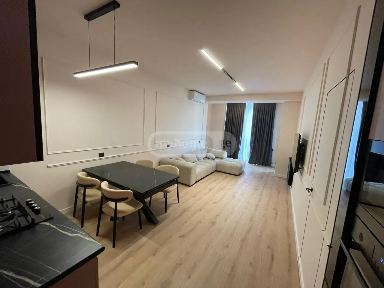 იყიდება 2 ოთახიანი ბინა ვაკეში