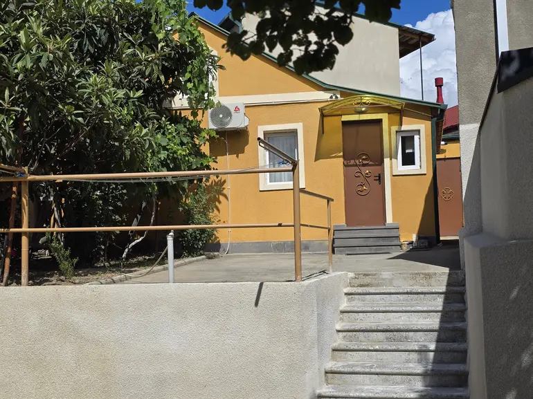 ქირავდება 4 ოთახიანი კერძო სახლი ისანში