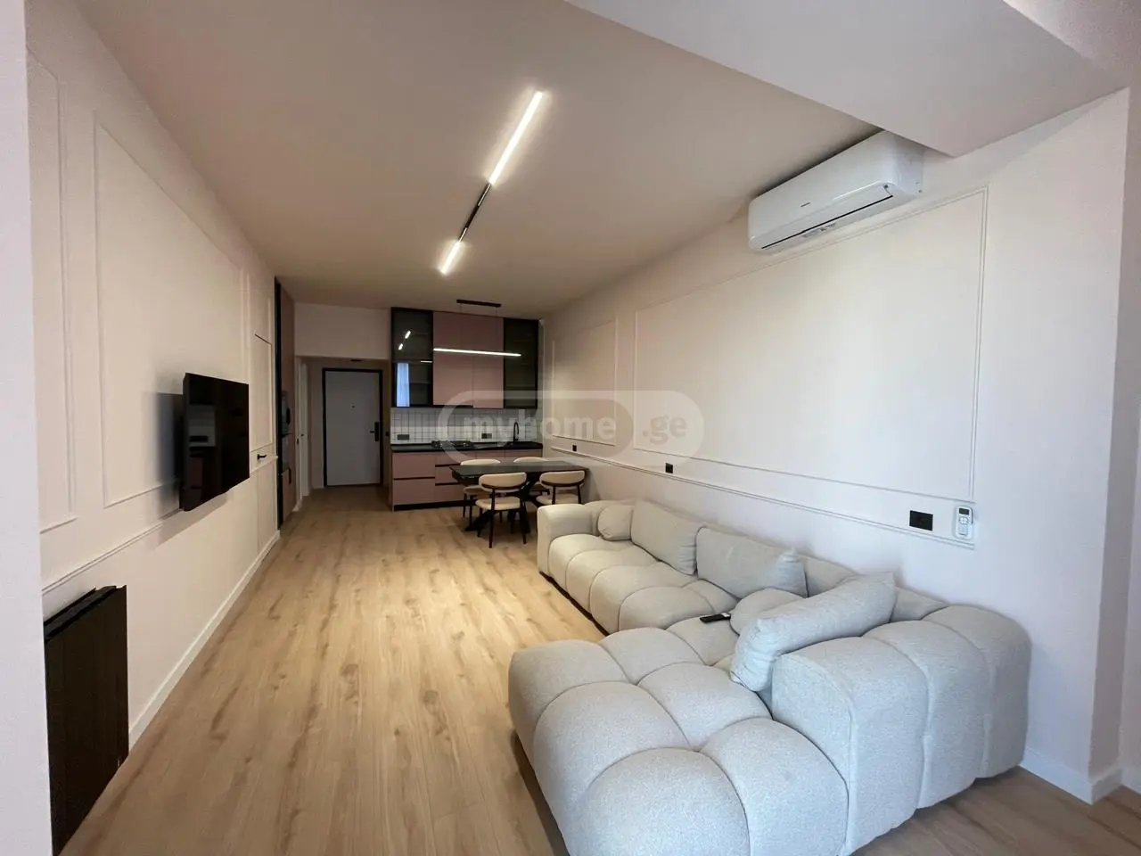 იყიდება 2 ოთახიანი ბინა ვაკეში