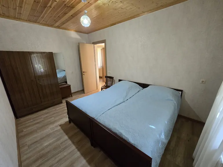 ქირავდება 4 ოთახიანი კერძო სახლი ისანში