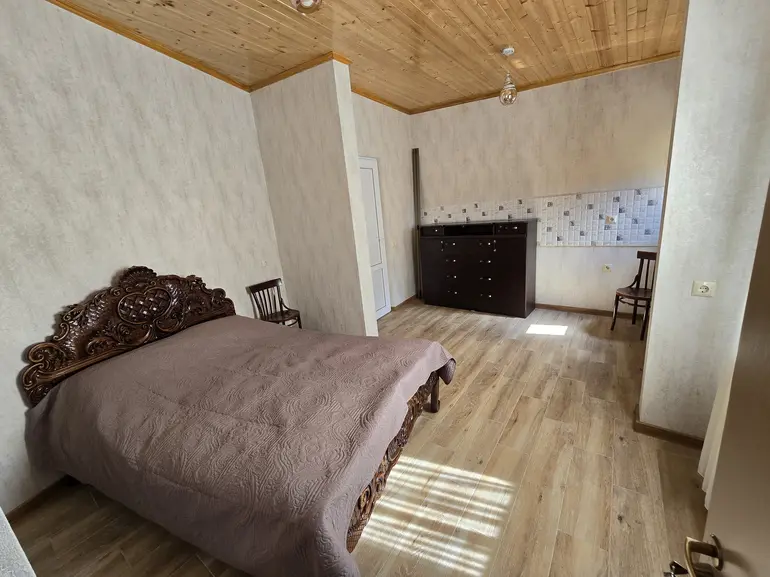 ქირავდება 4 ოთახიანი კერძო სახლი ისანში