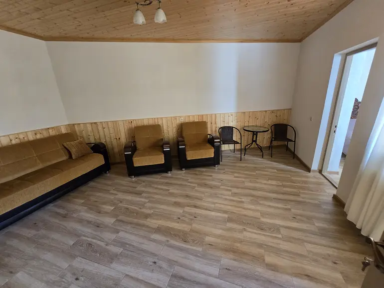 ქირავდება 4 ოთახიანი კერძო სახლი ისანში