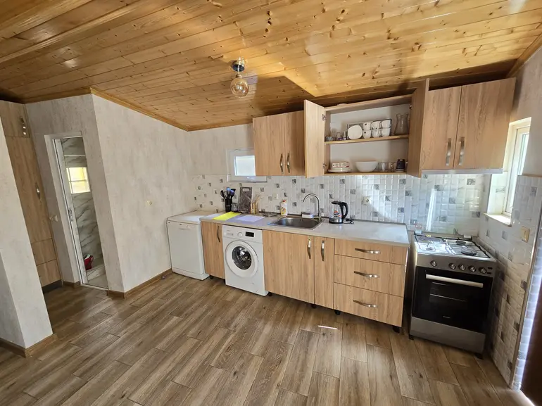 ქირავდება 4 ოთახიანი კერძო სახლი ისანში