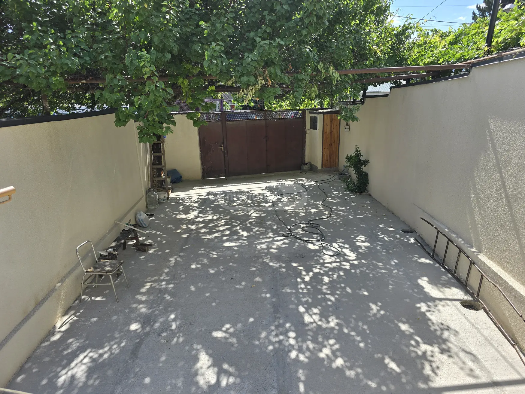 ქირავდება 4 ოთახიანი კერძო სახლი ისანში