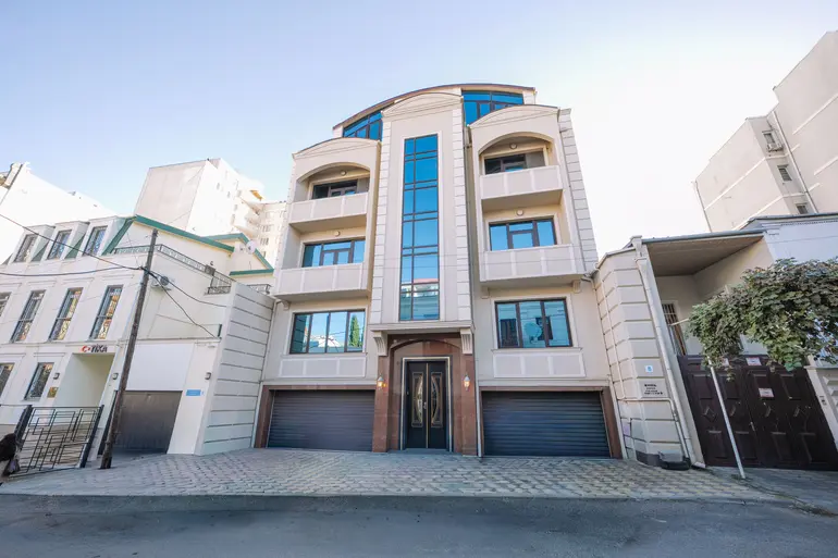 Full building commercial area for rent in vedzisi