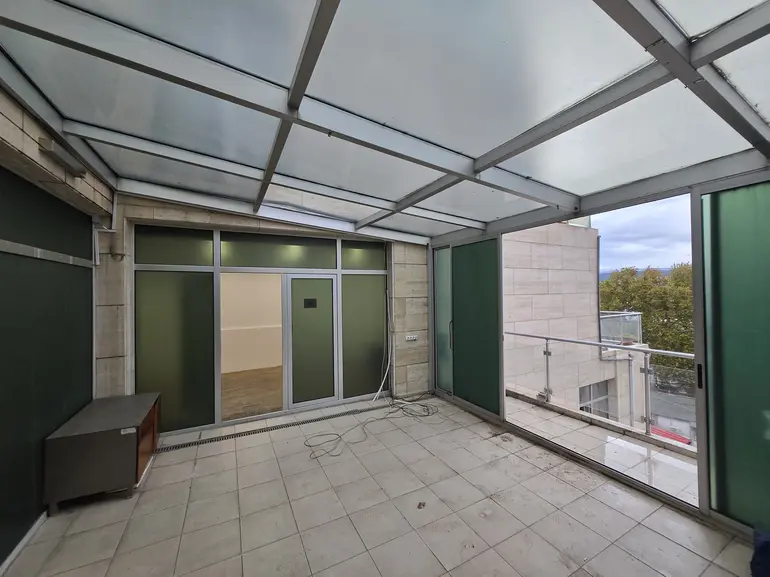 Office commercial area for rent in mtatsminda