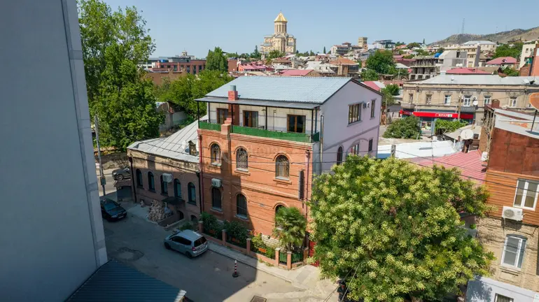 10+ room hotel for sale in avlabari