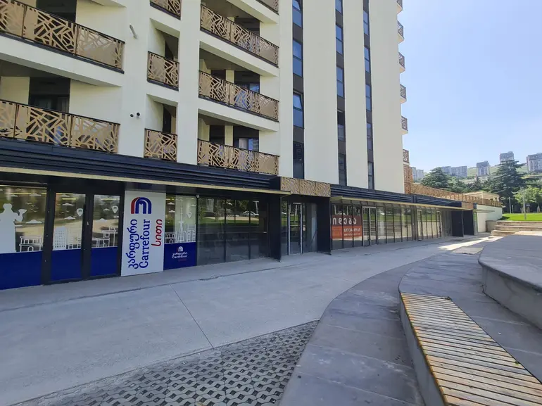 Universal commercial area for rent in saburtalo