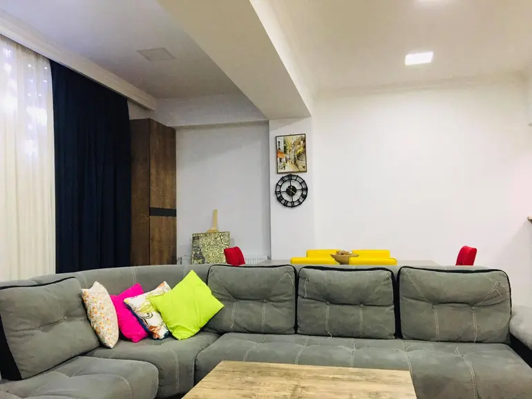 იყიდება 4 ოთახიანი ბინა დიდ დიღომში