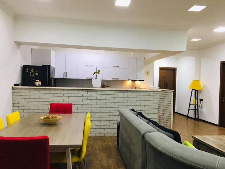 იყიდება 4 ოთახიანი ბინა დიდ დიღომში