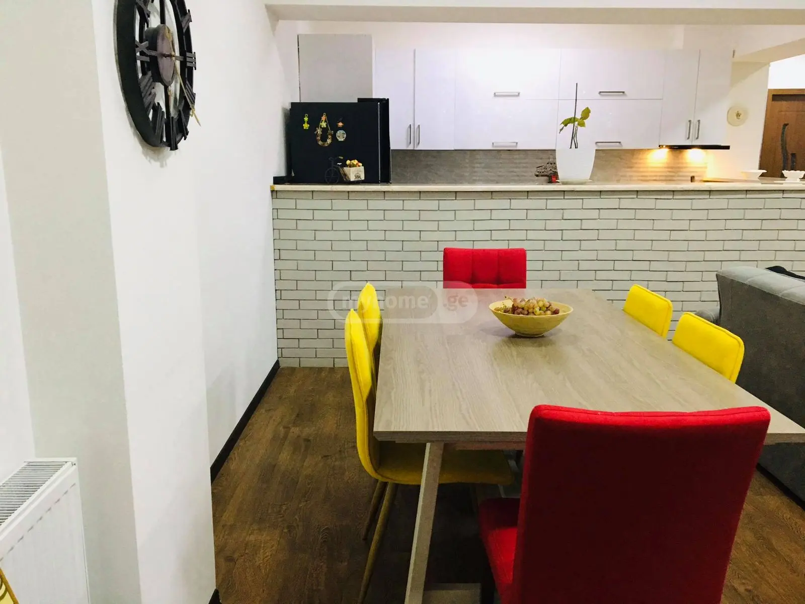 იყიდება 4 ოთახიანი ბინა დიდ დიღომში