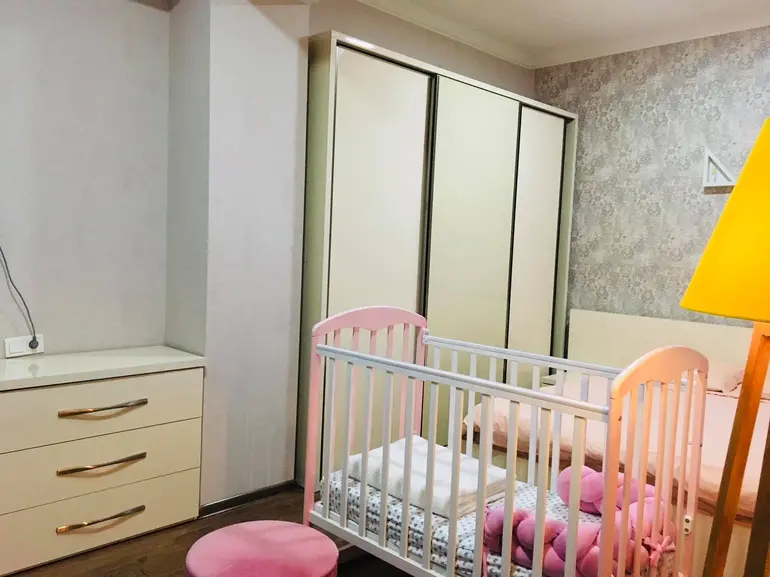 იყიდება 4 ოთახიანი ბინა დიდ დიღომში