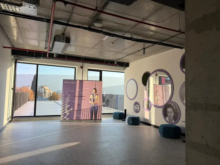 Office commercial area for rent in avlabari