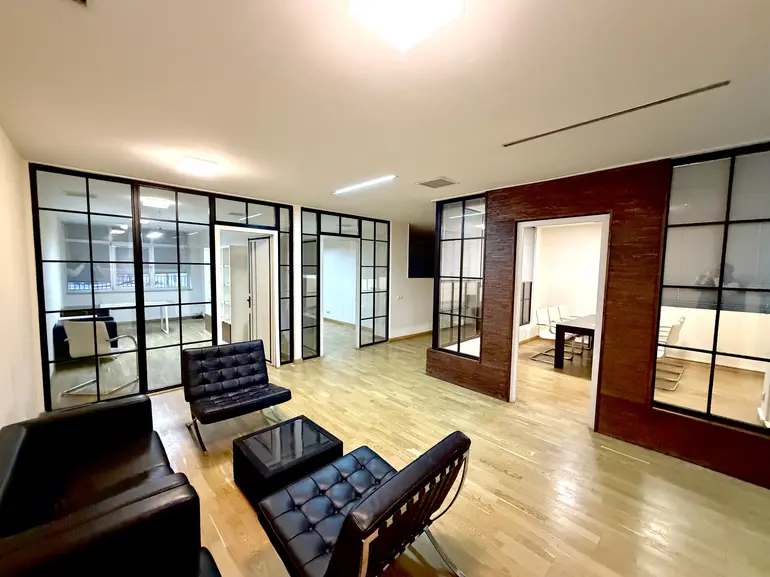 Office commercial area for rent in mtatsminda