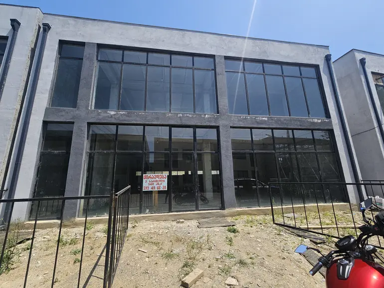 Universal commercial area for rent in avchala