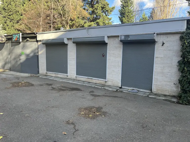 Universal commercial area for sale in digomi