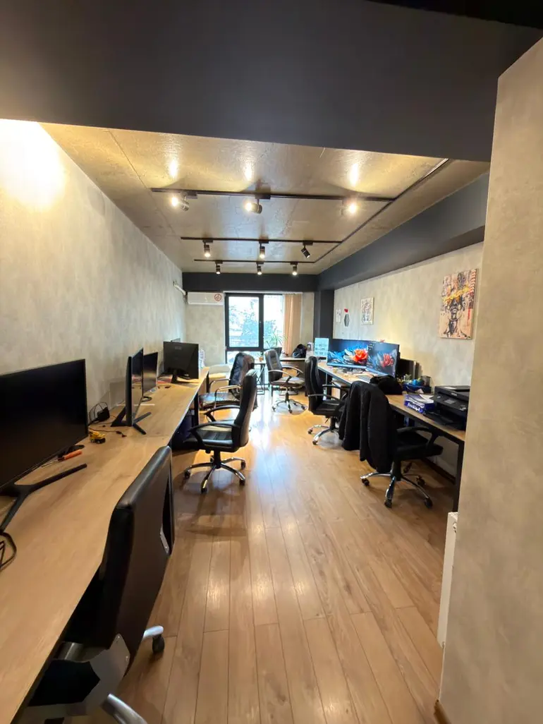 Office commercial area for rent in isani