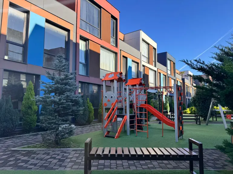 statment-img-0.6400003474423341