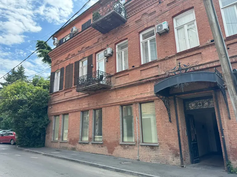 statment-img-0.05106682428598286