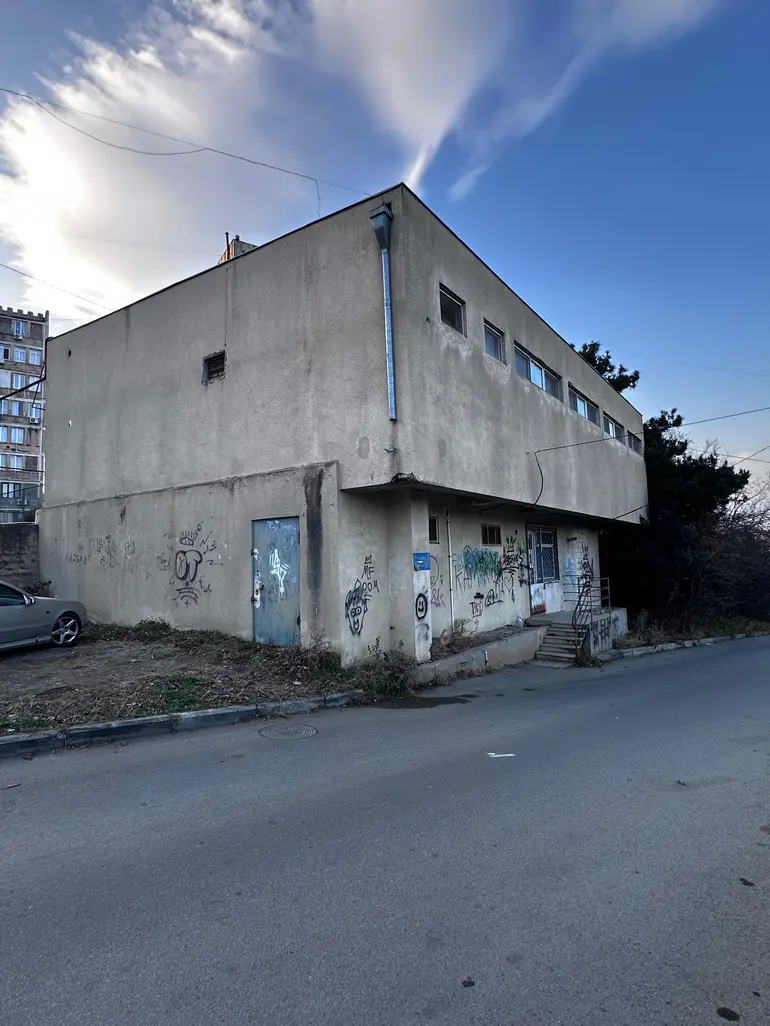 Universal commercial area for sale in mukhiani