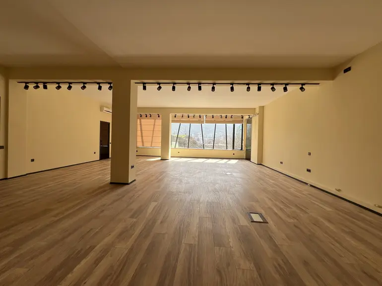 Office commercial area for rent in avlabari