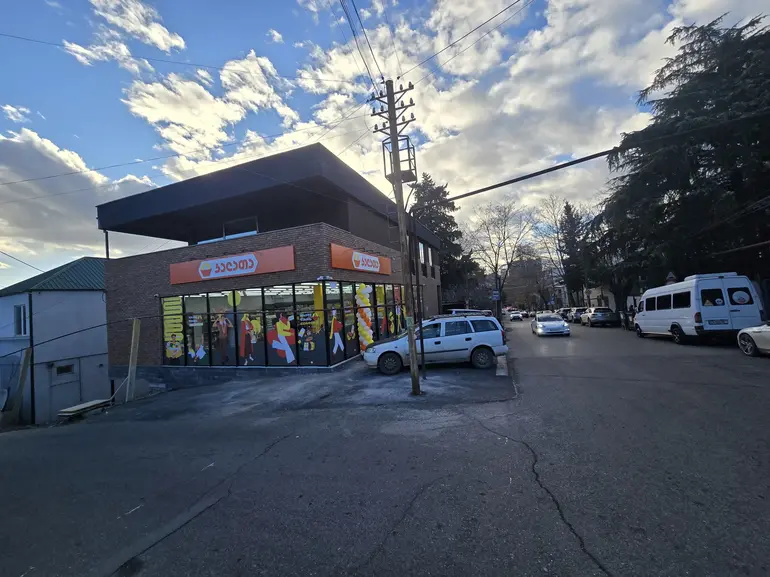 Universal commercial area for sale in chugureti