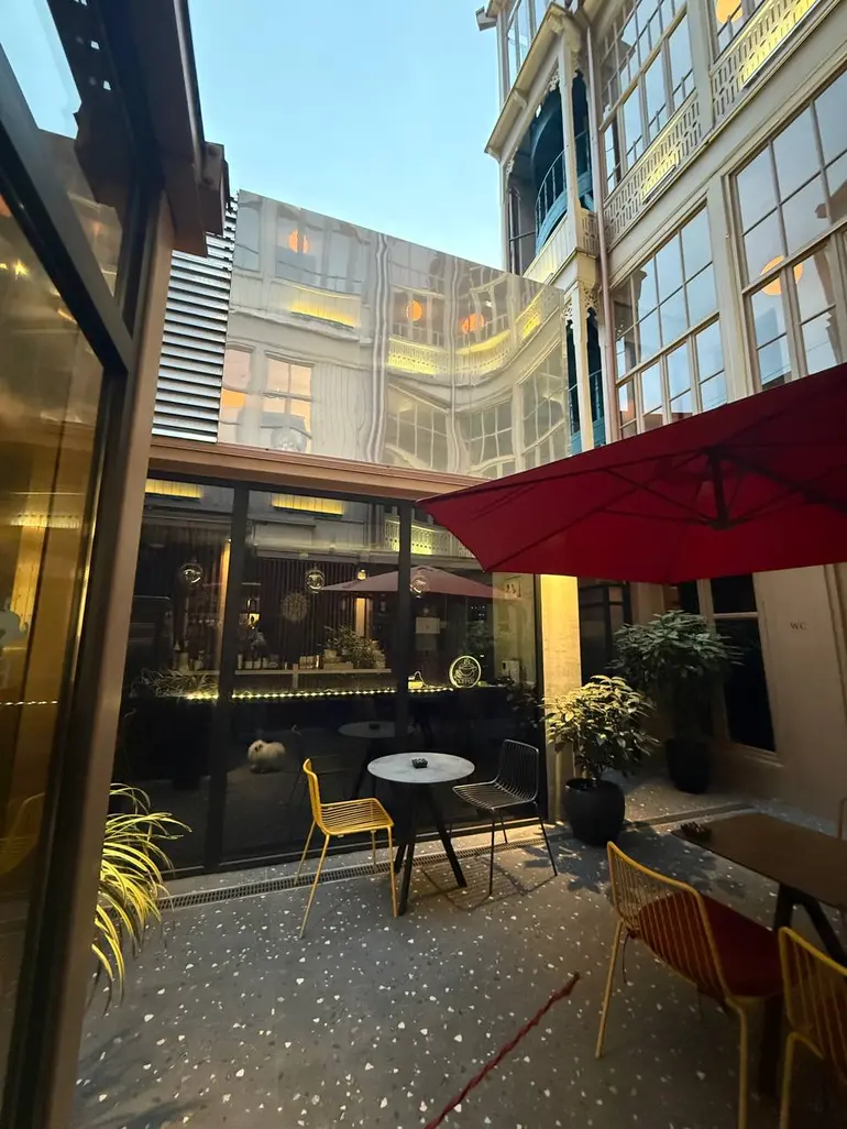 Universal commercial area for rent in chugureti