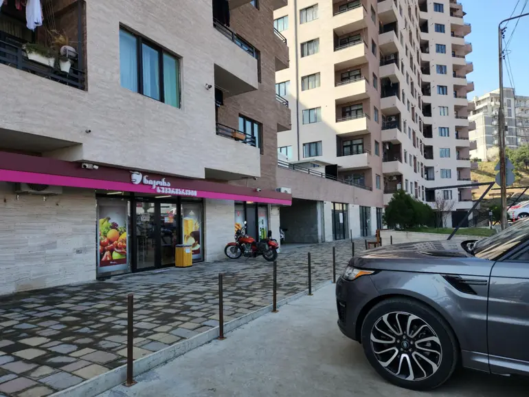 Universal commercial area for sale in lisi lake