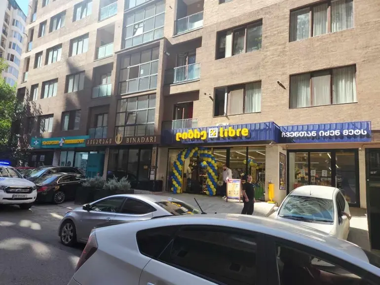 Universal commercial area for sale in vake