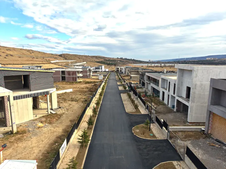 Non-agricultural plot for sale in lisi lake