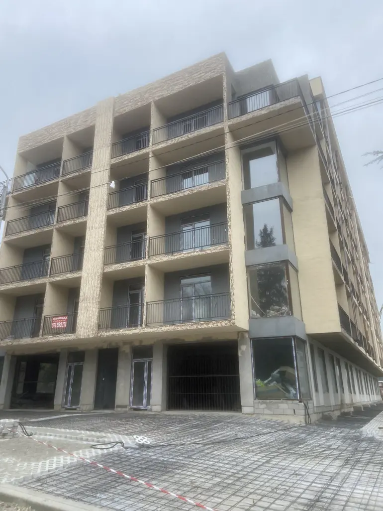 Warehousing commercial area for sale in isani