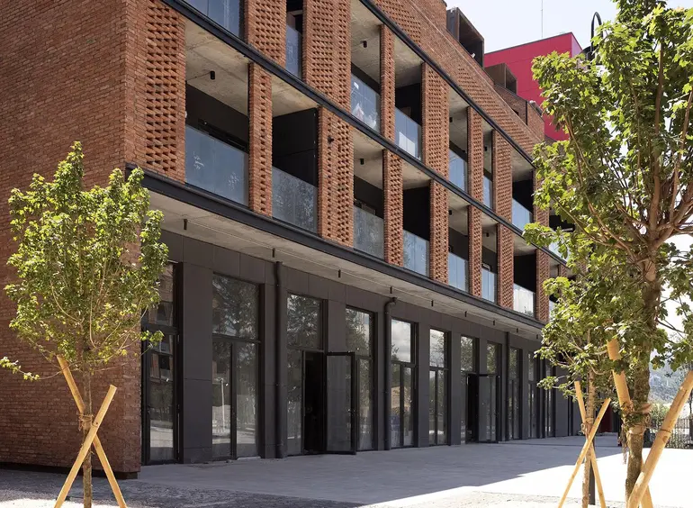 Universal commercial area for sale in avlabari